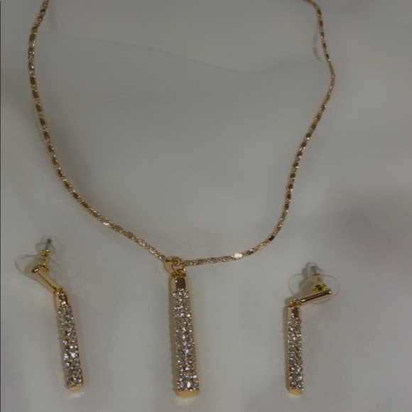 MOTHERS DAY PRESALE
BRAND NEW. Stellux Austrian crystal earring and necklace - Picture 4 of 4